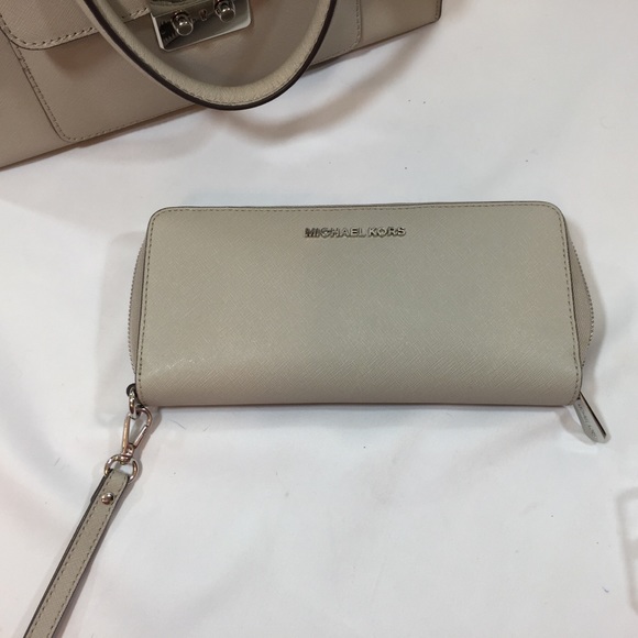 michael kors wallet cement